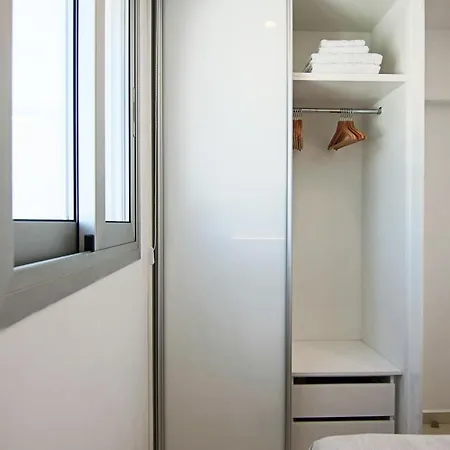 Phaedrus Living - Seaside Executive Flat Harbour 203 بافوس