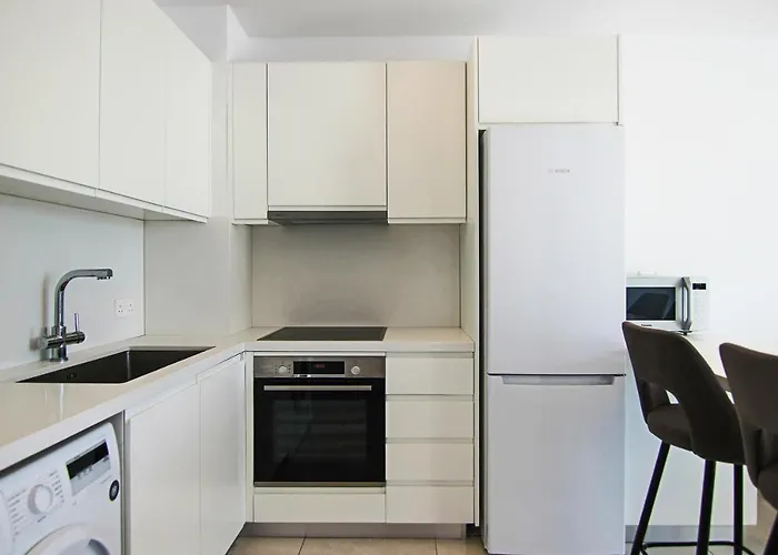 Phaedrus Living - Seaside Executive Flat Harbour 203 Apartamento Paphos