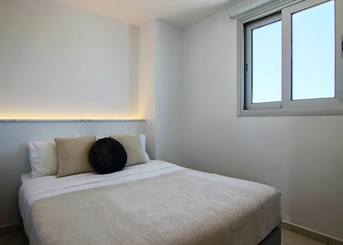 Phaedrus Living - Seaside Executive Flat Harbour 203 * Paphos