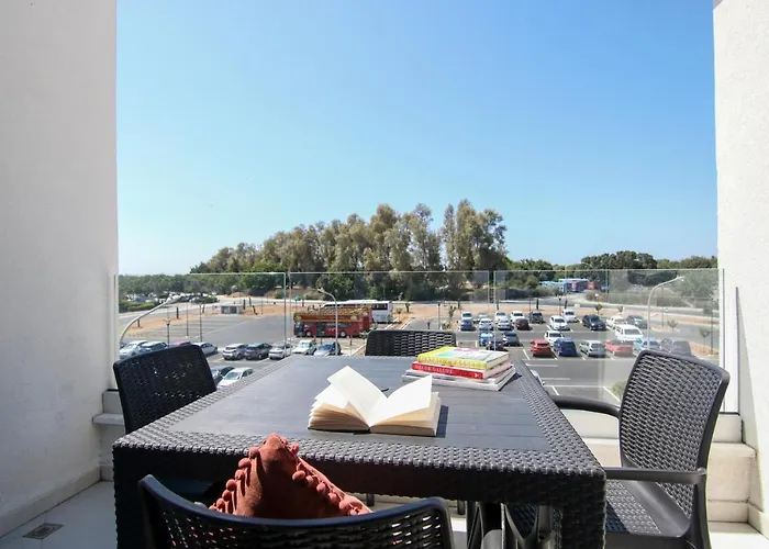 Phaedrus Living - Seaside Executive Flat Harbour 203 *