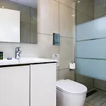 דירה Phaedrus Living - Seaside Executive Flat Harbour 203 פאפוס