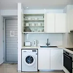 Phaedrus Living - Seaside Executive Flat Harbour 203