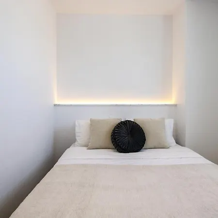 Phaedrus Living - Seaside Executive Flat Harbour 203 * Pafos