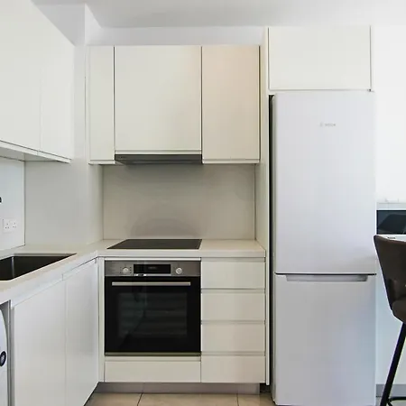 Phaedrus Living - Seaside Executive Flat Harbour 203 Daire Pafos