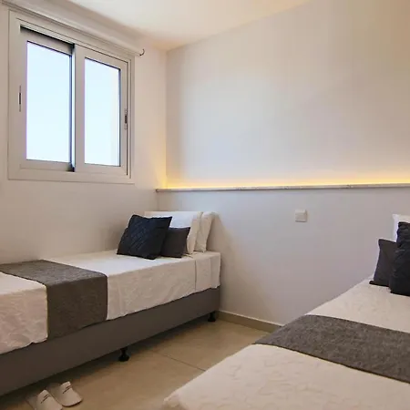 Daire Phaedrus Living - Seaside Executive Flat Harbour 203