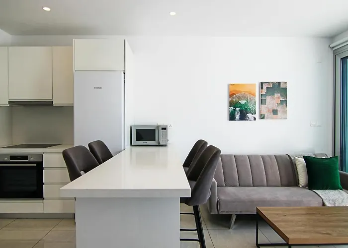 Phaedrus Living - Seaside Executive Flat Harbour 203 Apartmán