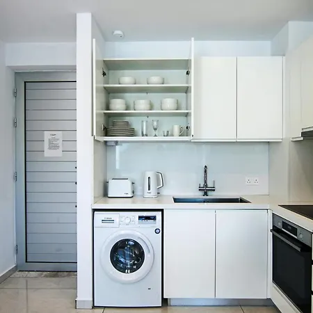 Phaedrus Living - Seaside Executive Flat Harbour 203