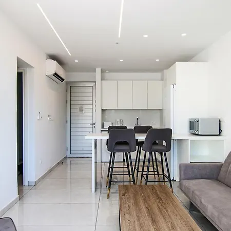 Phaedrus Living - Seaside Executive Flat Harbour 203