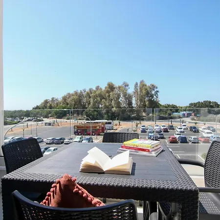 Phaedrus Living - Seaside Executive Flat Harbour 203 *