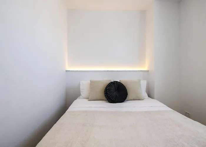 Phaedrus Living - Seaside Executive Flat Harbour 203 * Paphos